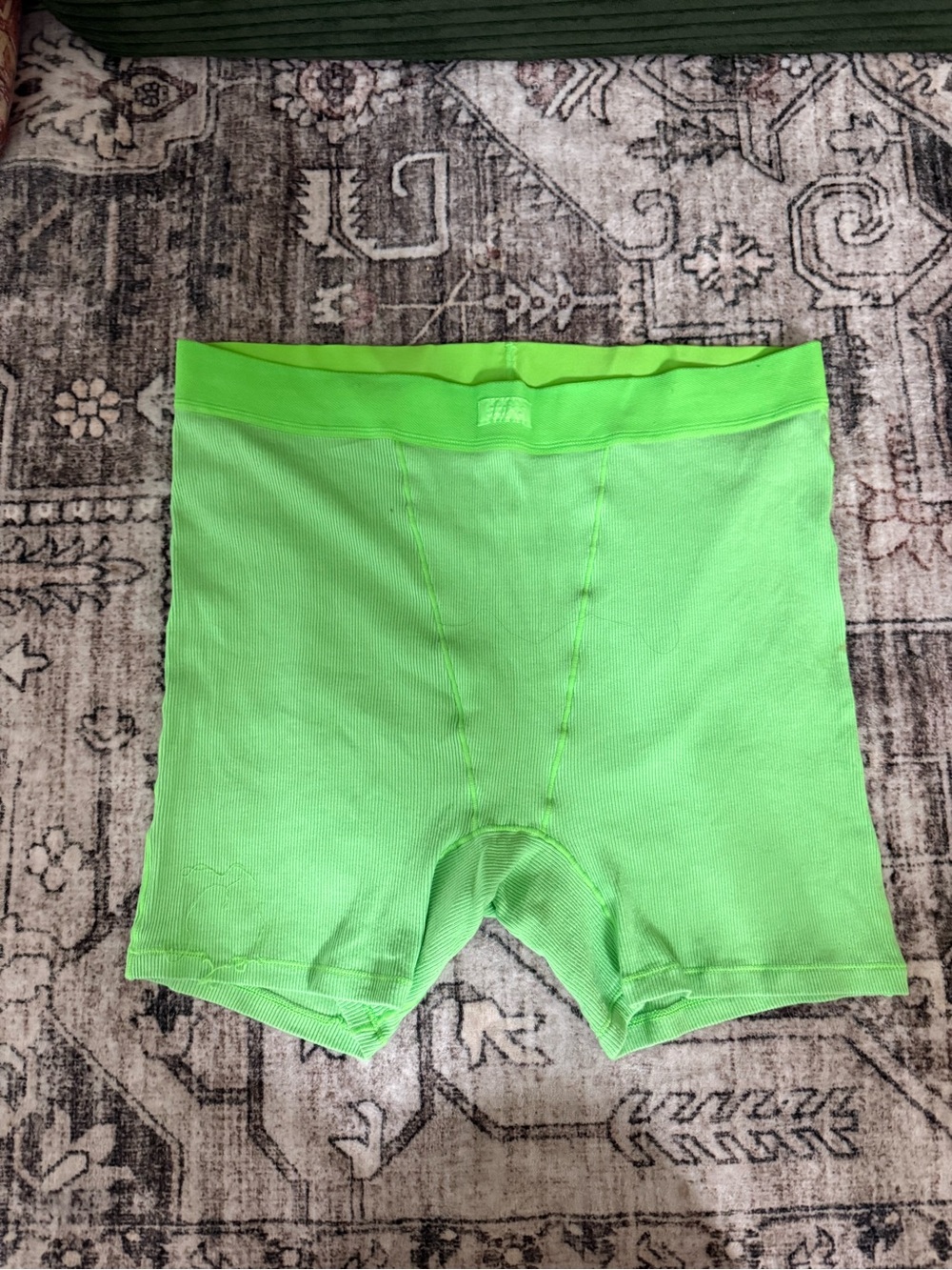 SKIMS Neon Green Boxer Shorts - Size XL
